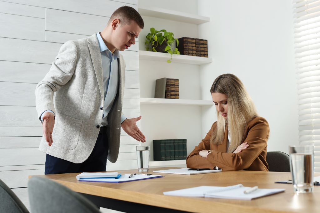 Le droit à la défense dans les procédures disciplinaires : garanties et limites